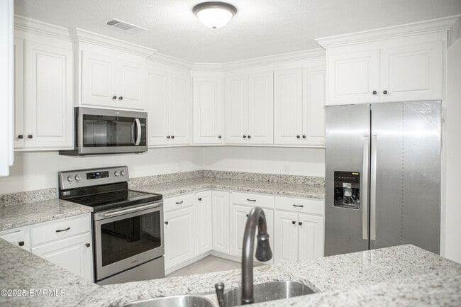 Building Photo - 6821 10th Ave