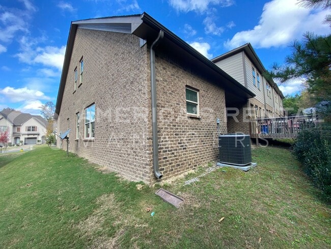 Building Photo - Large Townhome for Rent in Gardendale...  View with 48 Hours Notice!