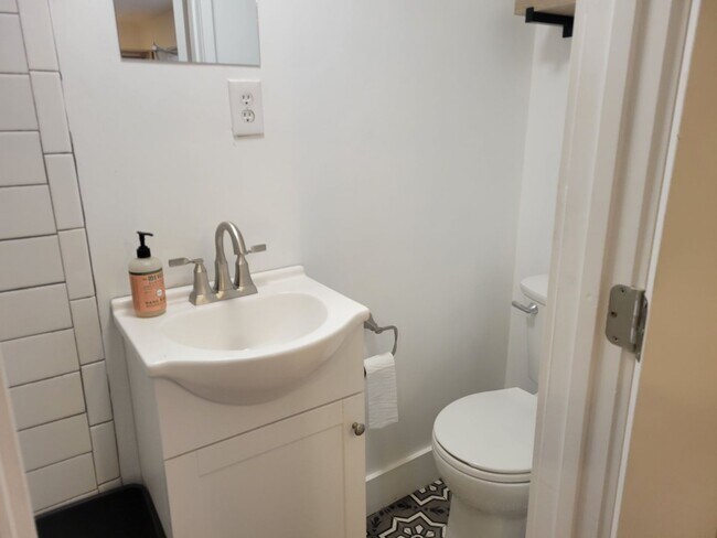 Building Photo - Charming 1910 Craftsman in the Heart of Do...