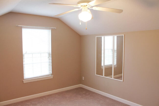 Building Photo - 1304 E Brown School Rd