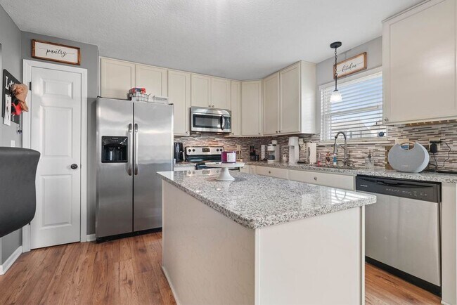 Building Photo - 5512 Meadow Passage Dr