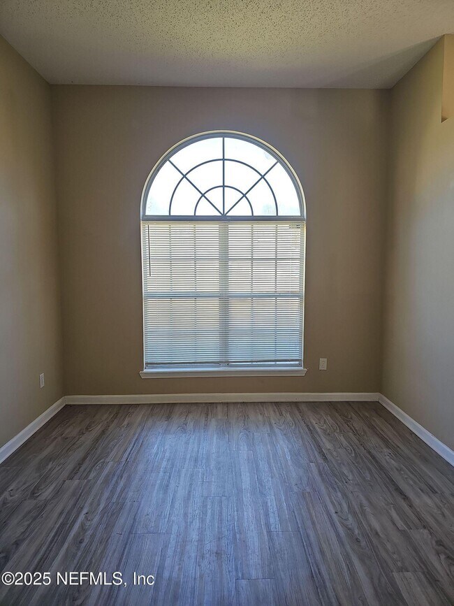 Building Photo - 1971 Belhaven Dr