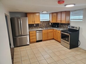 Building Photo - 1005 W 500 N