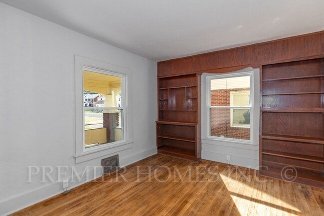 Building Photo - 3 Bed Home with Large Yard & Detached Garage – $1,495/mo