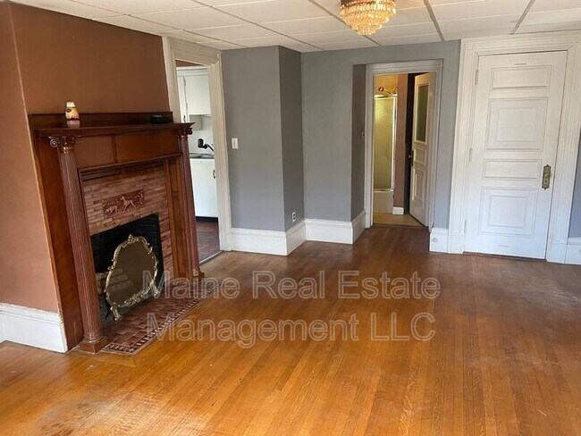 Building Photo - 99 Broadway