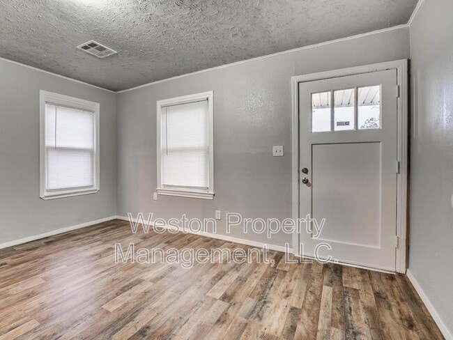 Building Photo - 2604 NE 22nd St