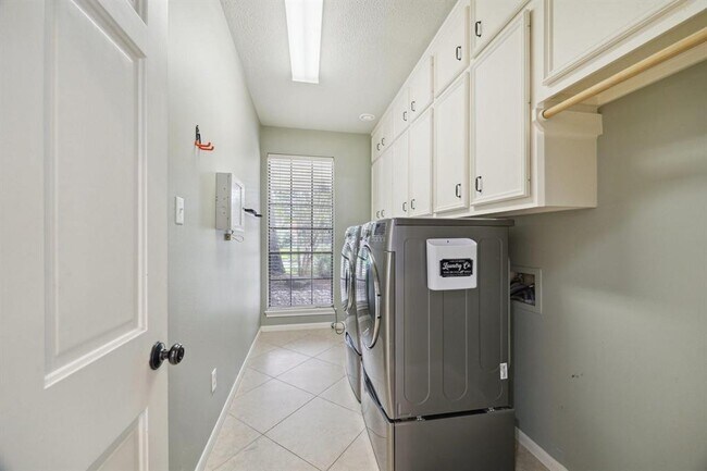 Building Photo - 5618 Spring Lodge Dr