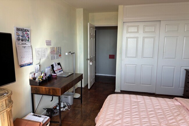 Building Photo - 2000 Linwood Ave