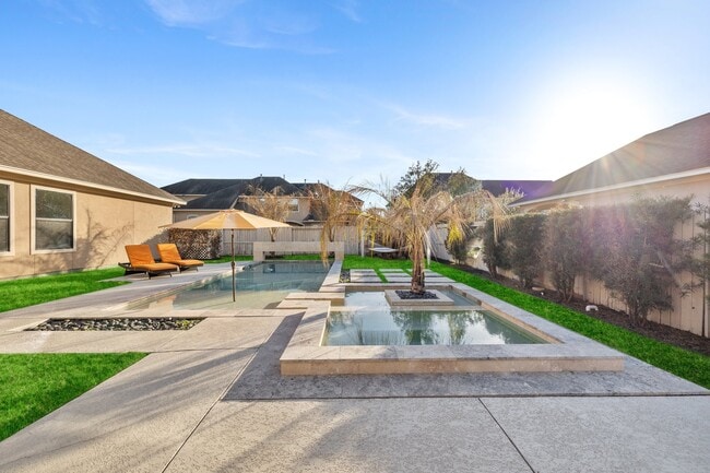 Building Photo - 21603 Christopher Lake Ct