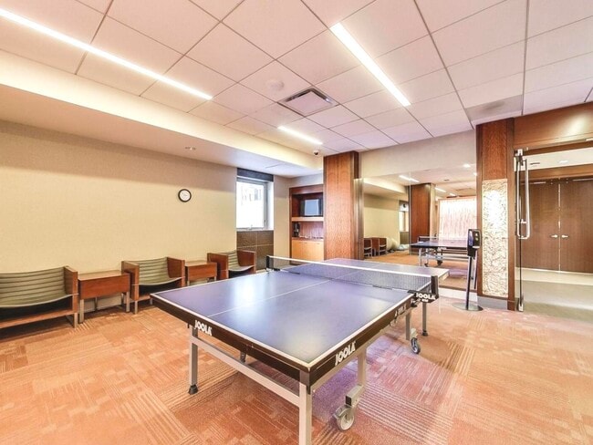 Building Photo - 400 E Randolph St