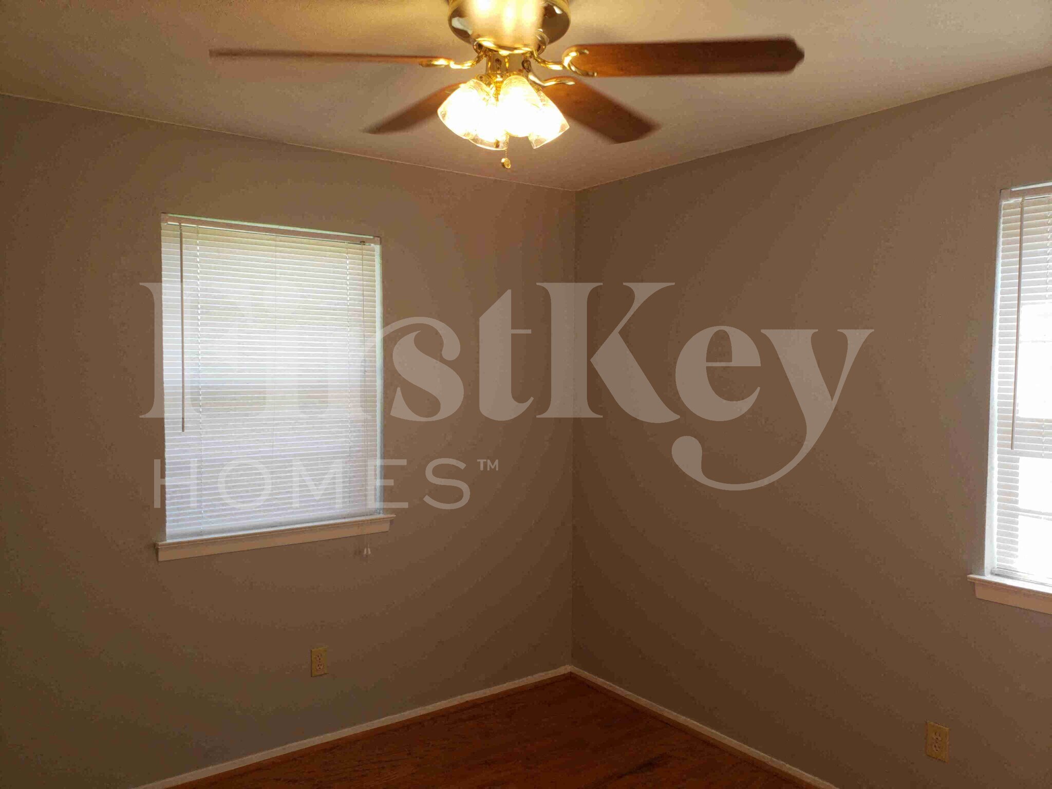 Building Photo - 6537 La Grange Dr