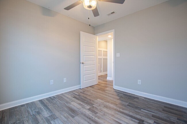 Building Photo - Pet Friendly Four Bedroom!