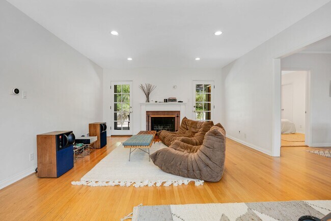 Building Photo - Charming Mid-Century Home for Lease in Pasadena’s San Rafael Hills