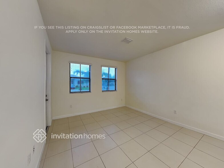 Building Photo - 121 SE 35 Ave