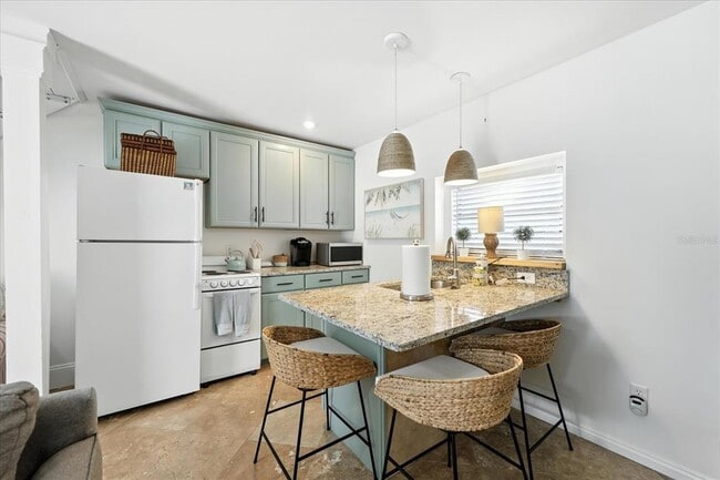 Building Photo - 235 10th Ave NE