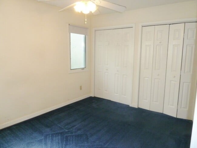 Building Photo - Available Now! Updated 2br 2ba Garden-Style Condo in Mill Creek! Walk to Campus