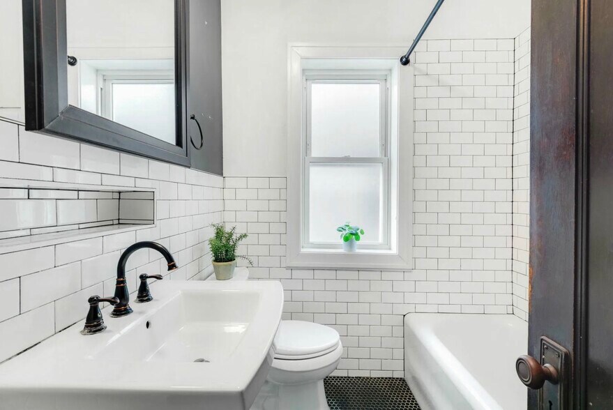 Building Photo - 3730 N Richmond St