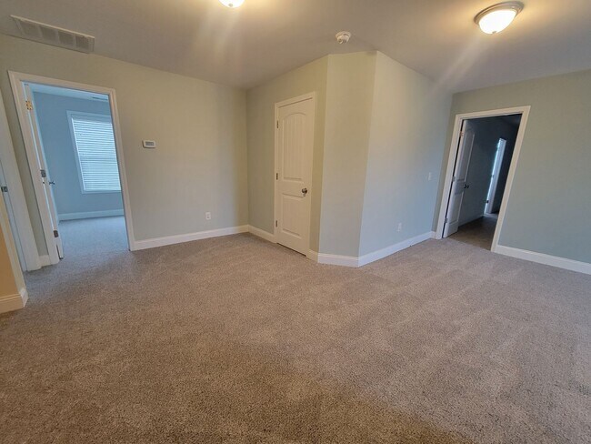 Building Photo - 5 Bedroom 3 Bath Home In Grays Creek