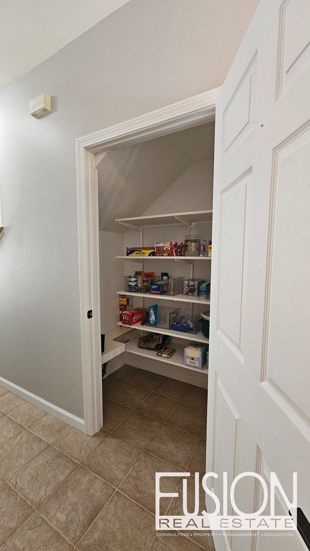 Building Photo - Bright, Modern 3 Bedroom Townhouse in Essex Junction!