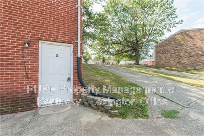 Building Photo - 225 Landings Dr