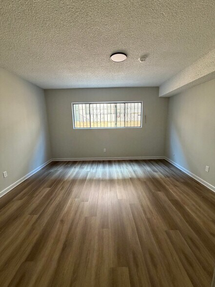 Building Photo - 1443 W 105th St