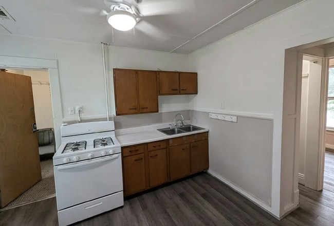 Building Photo - ?? Affordable 1BR/1BA Apartment – Pet Friendly with Shared Yard