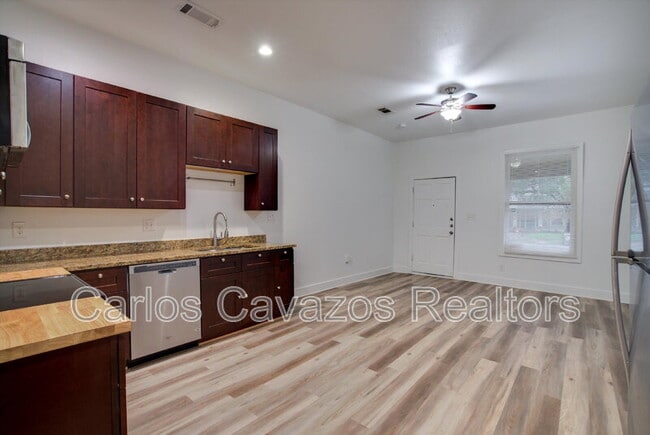 Building Photo - 5513 Victor St