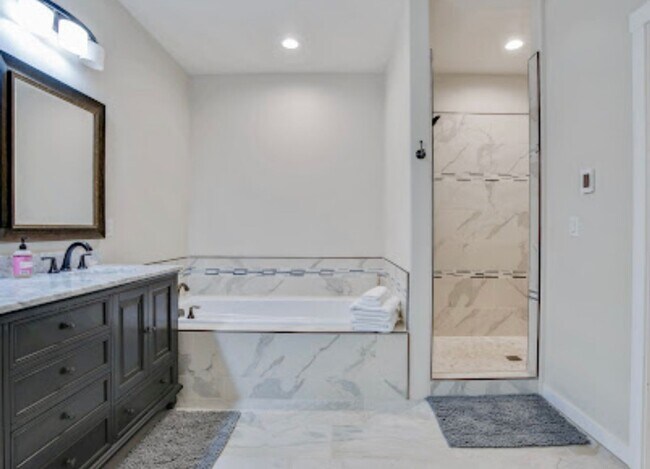 Building Photo - Furnished Westchester Lagoon Home