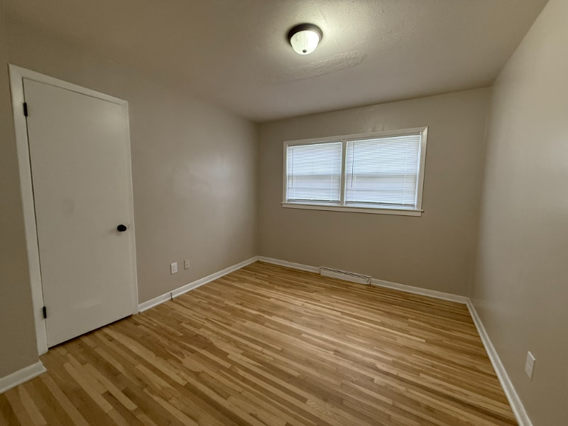 Building Photo - 3157 S Elizabeth Ave