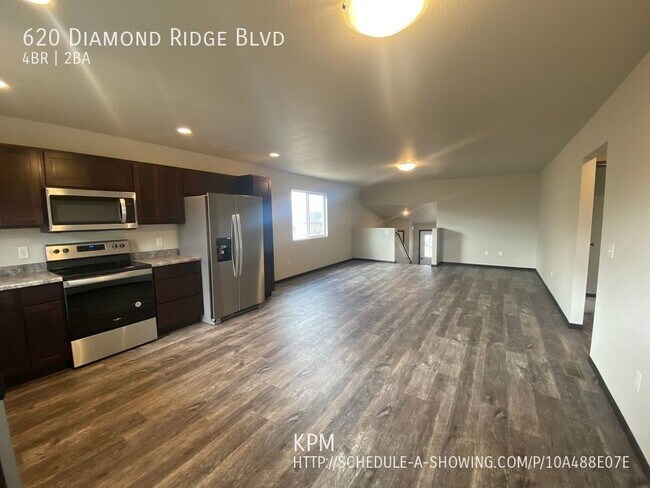 Building Photo - 4 BED | 2 BATH | DOUBLE GARAGE | RAPID VALLEY