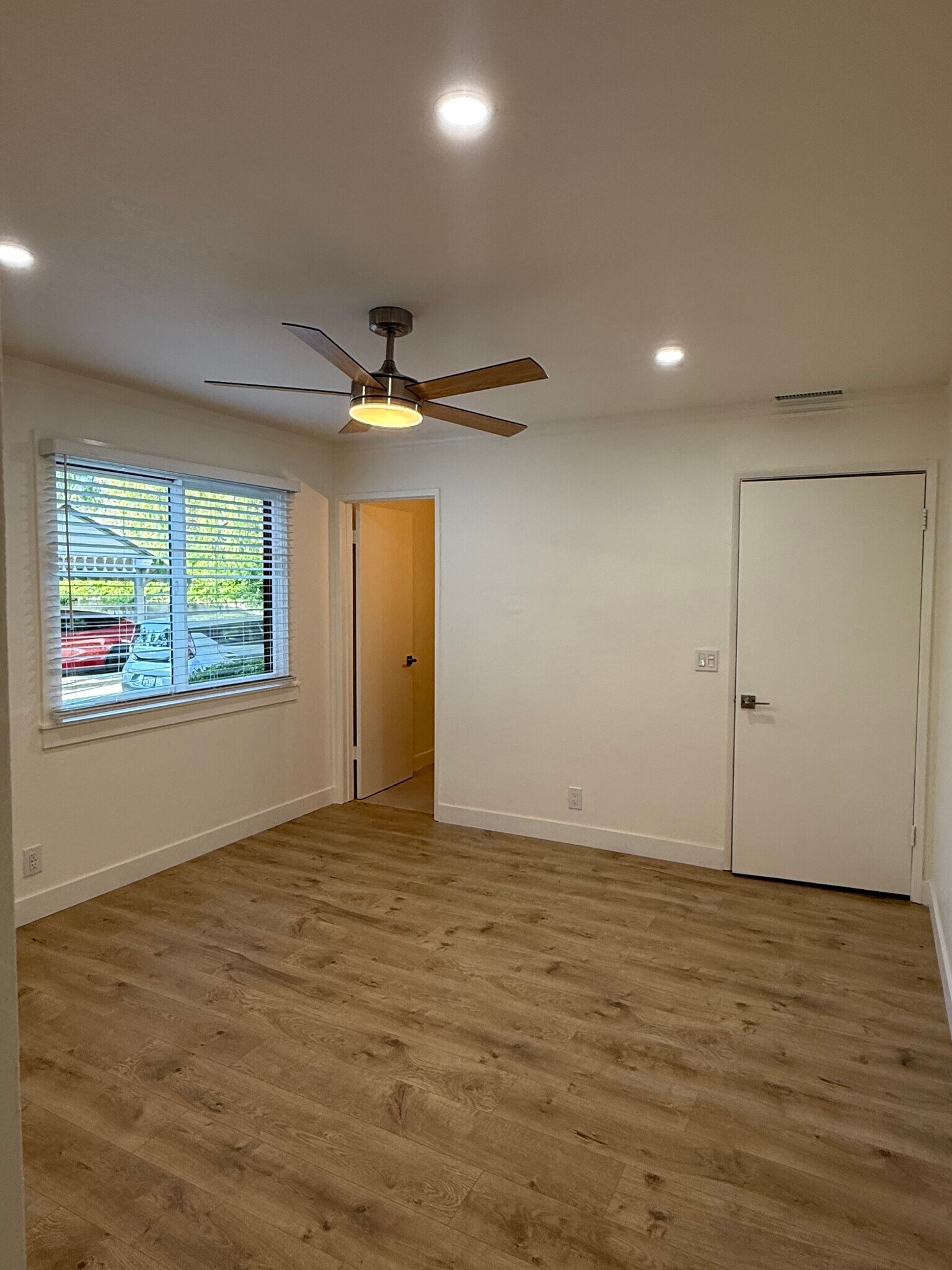 private room - 521 W Montecito St