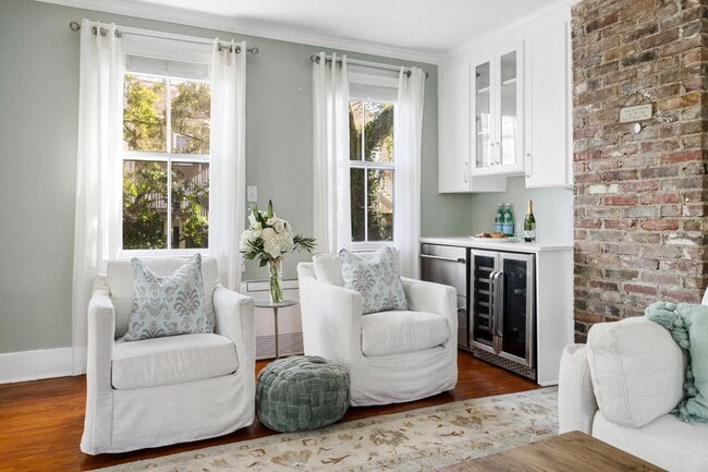 Building Photo - 56 Gadsden St