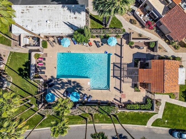 Building Photo - 7340 N Vía Camello Del Norte