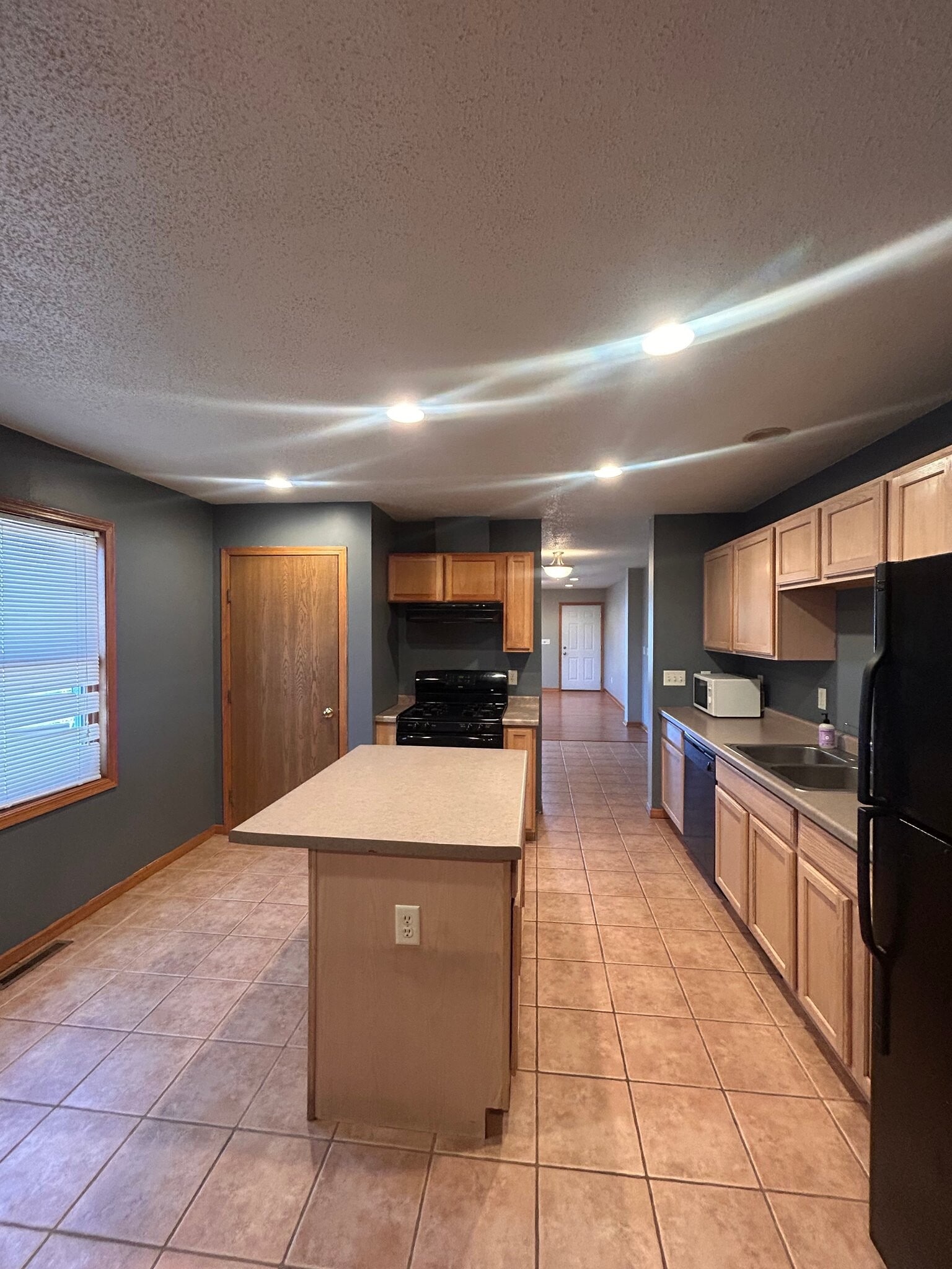 Building Photo - 1829 N Girard Ave