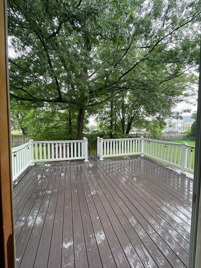 Building Photo - Duplex 3 bedroom apartment in Spring Garde...
