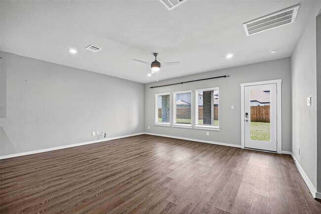 Building Photo - 13126 Lago Acero