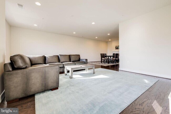 Building Photo - 1224 Main Line Blvd