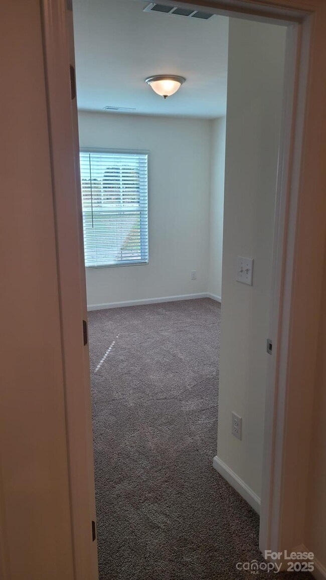 Building Photo - 2841 Yeager Dr NW