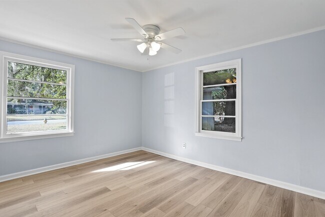 Building Photo - 6 Ranchland Dr