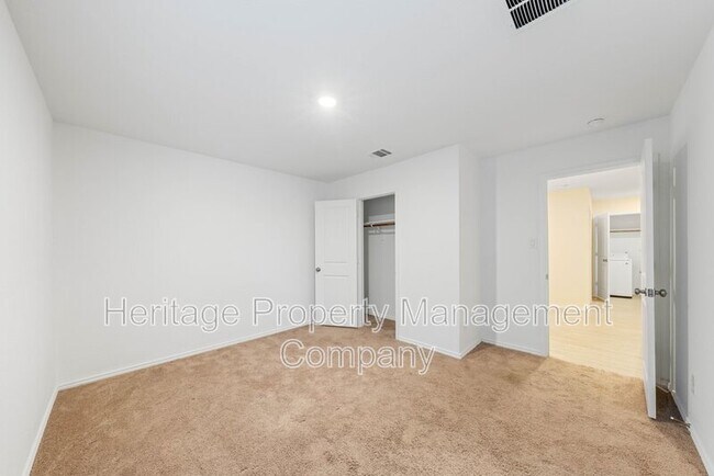 Building Photo - 140 Wood Moss Dr