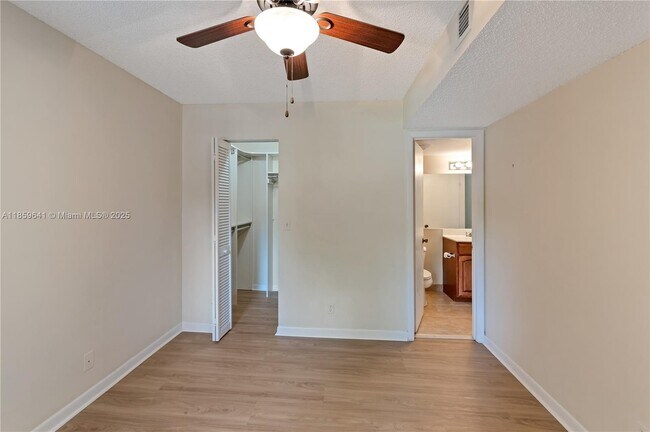 Building Photo - 9833 Westview Dr