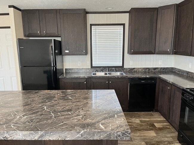 Building Photo - 117 Desander Dr