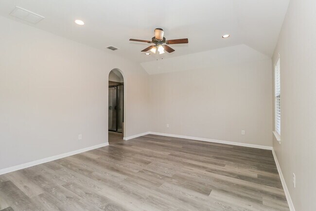 Building Photo - 701 Algerita Dr