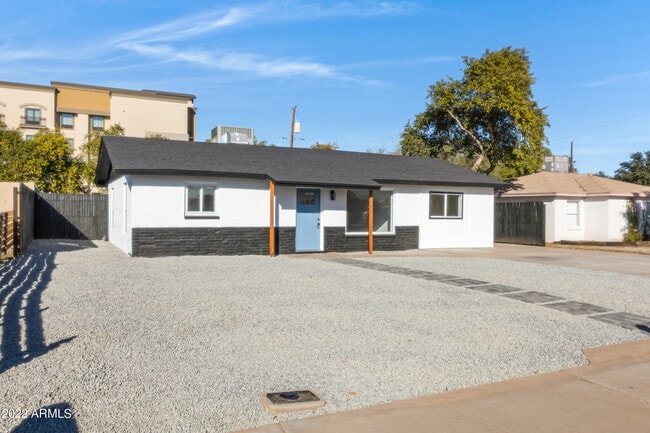 Building Photo - 924 E Weber Dr