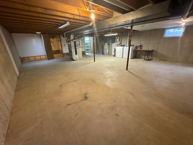 Building Photo - 1704 Twinbrook Dr