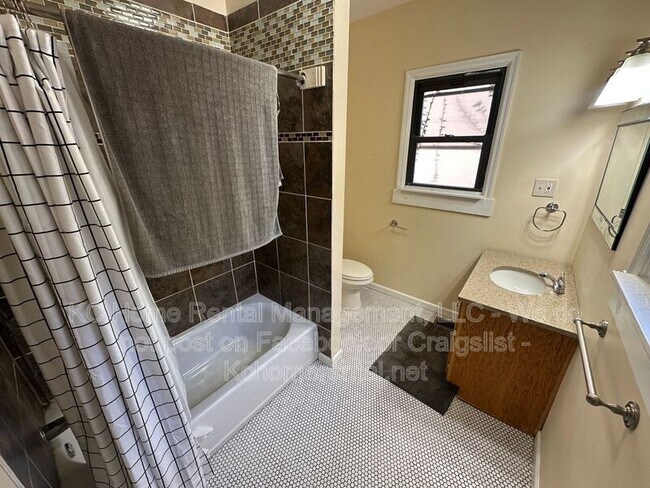 Building Photo - 2826 Harrison St