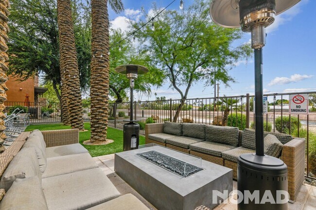 Building Photo - Charming 3BR Townhome in Scottsdale