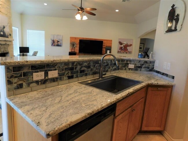 Building Photo - 424 Shayla Ln