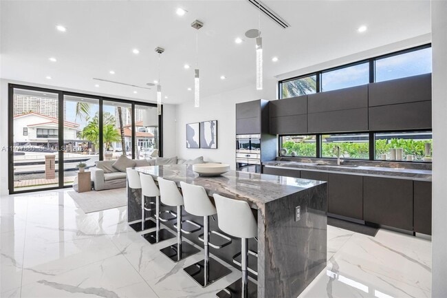 Building Photo - 3367 NE 168th St