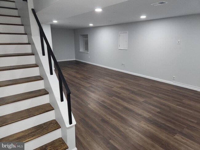 Building Photo - 1214 Roosevelt Dr